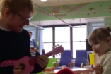 A kórházban látogatta meg legnagyobb rajongóját, a beteg kislányt Ed Sheeran