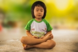 Tanítsuk meg a gyereket meditálni! Oldódnak a szorongásai és megnyugszik - 5 tipp a kezdéshez