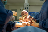 Szülés "természetes" császárral - de miért kell így bánni a babával? FELKAVARÓ KÉPSOROK