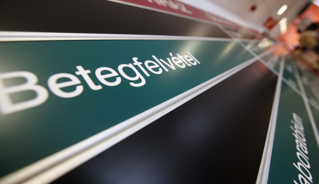Emmi: nem lehet külön díjfizetéshez kötni a szülők gyermekük melletti kórházi tartózkodását