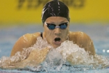 Kovács Ági olimpikon és kisfia úszni tanul