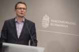 Rétvári: szélesebb körű támogatást kapnak a családok