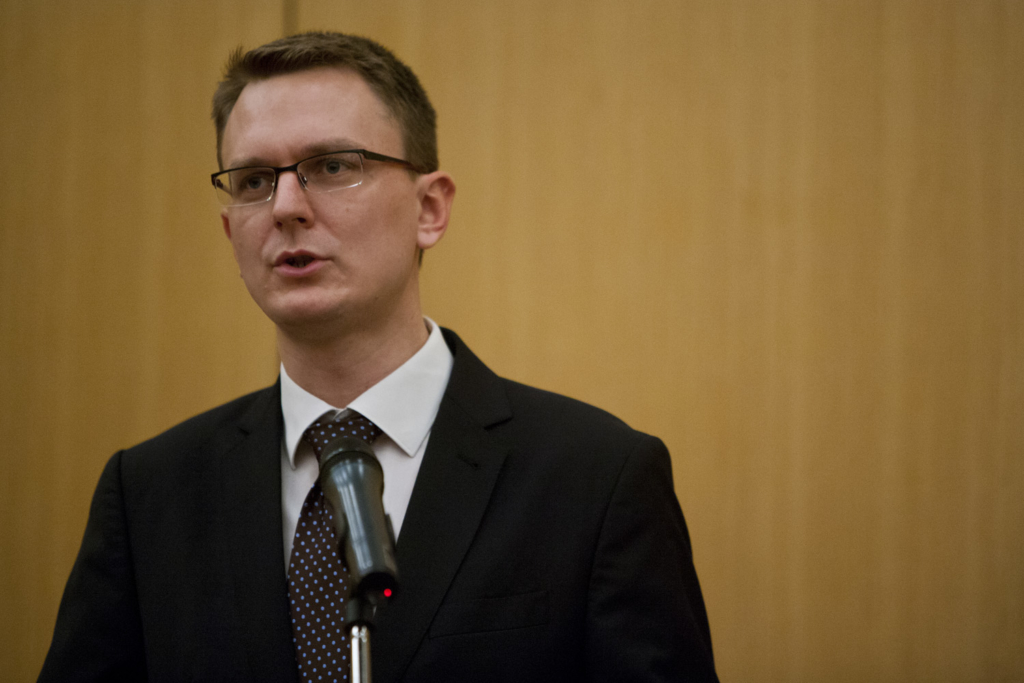 Rétvári: "megéri az oktatásba fektetni"