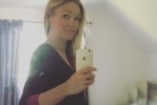 Babát vár Julia Stiles, már jól látszik a pocakja