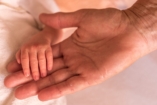 Az örökbefogadások keresleti görbéje összekapcsolható-e az abortuszok kínálati görbéjével?
