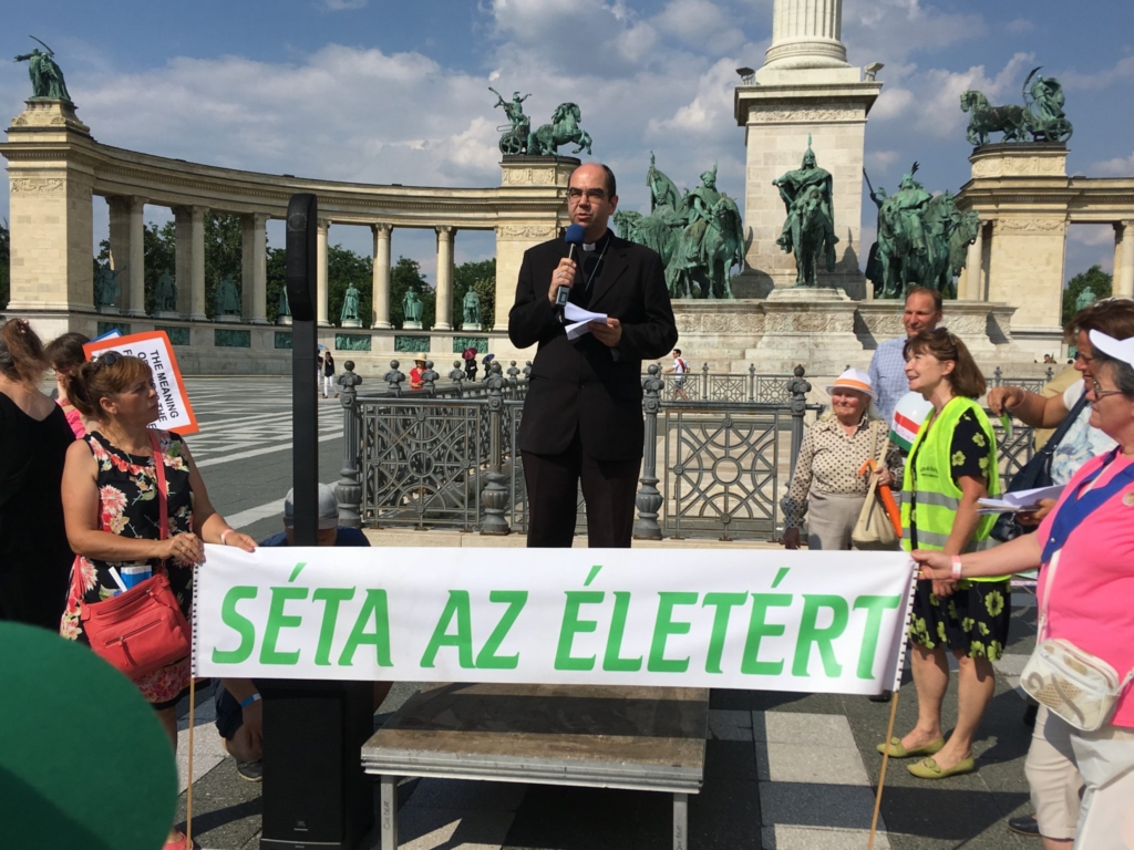 Séta az Életért – magzatvédő felvonulás a Hősök terétől a Tabánig
