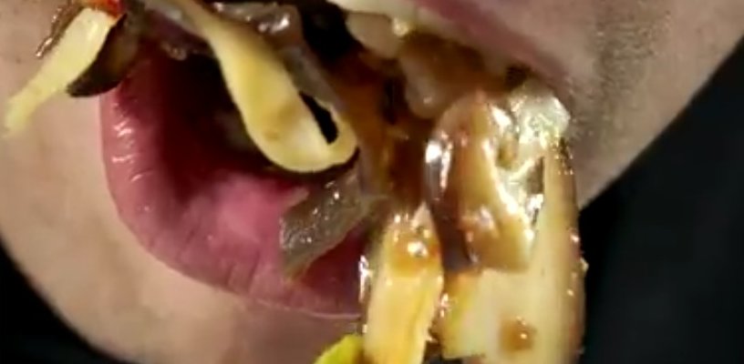 Babák vs. gusztustalanul evő emberek - új, provokatív videó az anyatejes táplálás védelmében