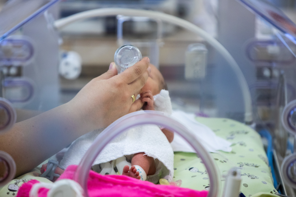 Új családbarát eszközök a szekszárdi és tatabányai koraszülött központban