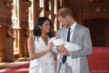 Harry és Meghan megmutatta a kisherceget és a nevét is bejelentették - FOTÓ
